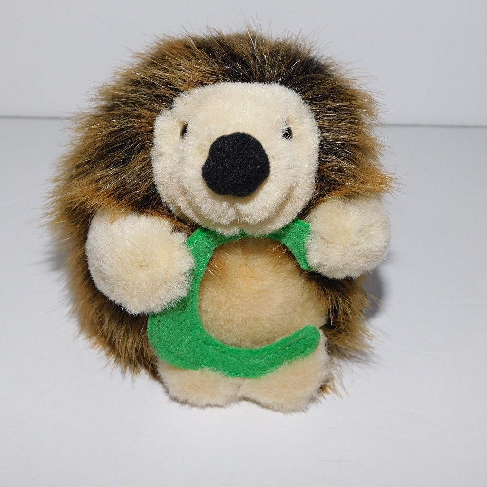 Russ Hedgehogs of Leafy Lane 4" Plush Hedgehog Holding Green Letter C